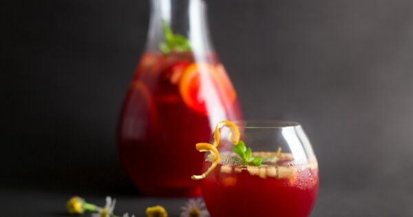 Osviežujúci alkoholický nápoj Sangria